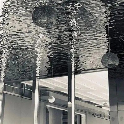 Bileoga Cruach Dhosmálta Ripple Uisce: Réalta Gheal Nua i Decor Spáis